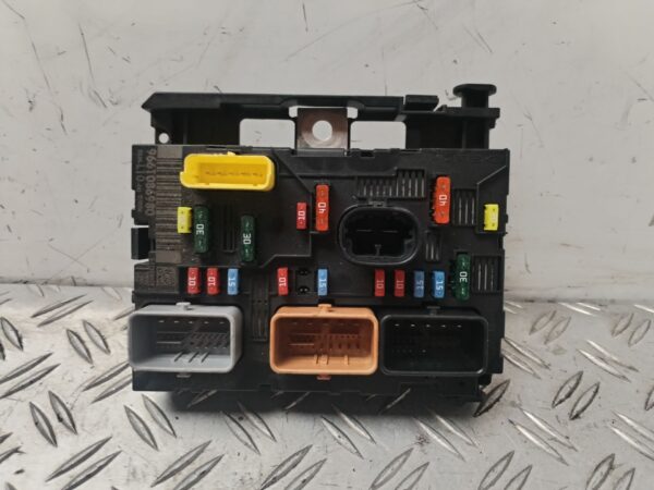 CAJA RELES / FUSIBLES 132716
