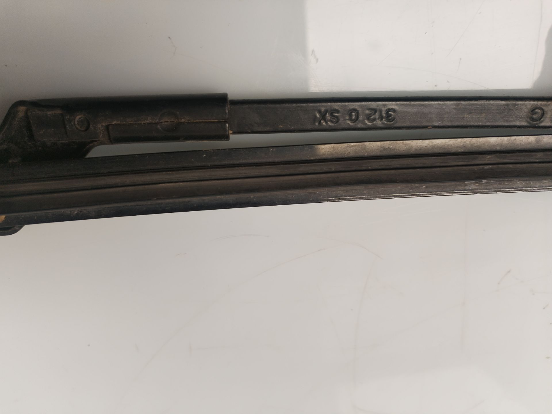 BRAZO LIMPIA DELANTERO IZQUIERDO 134371