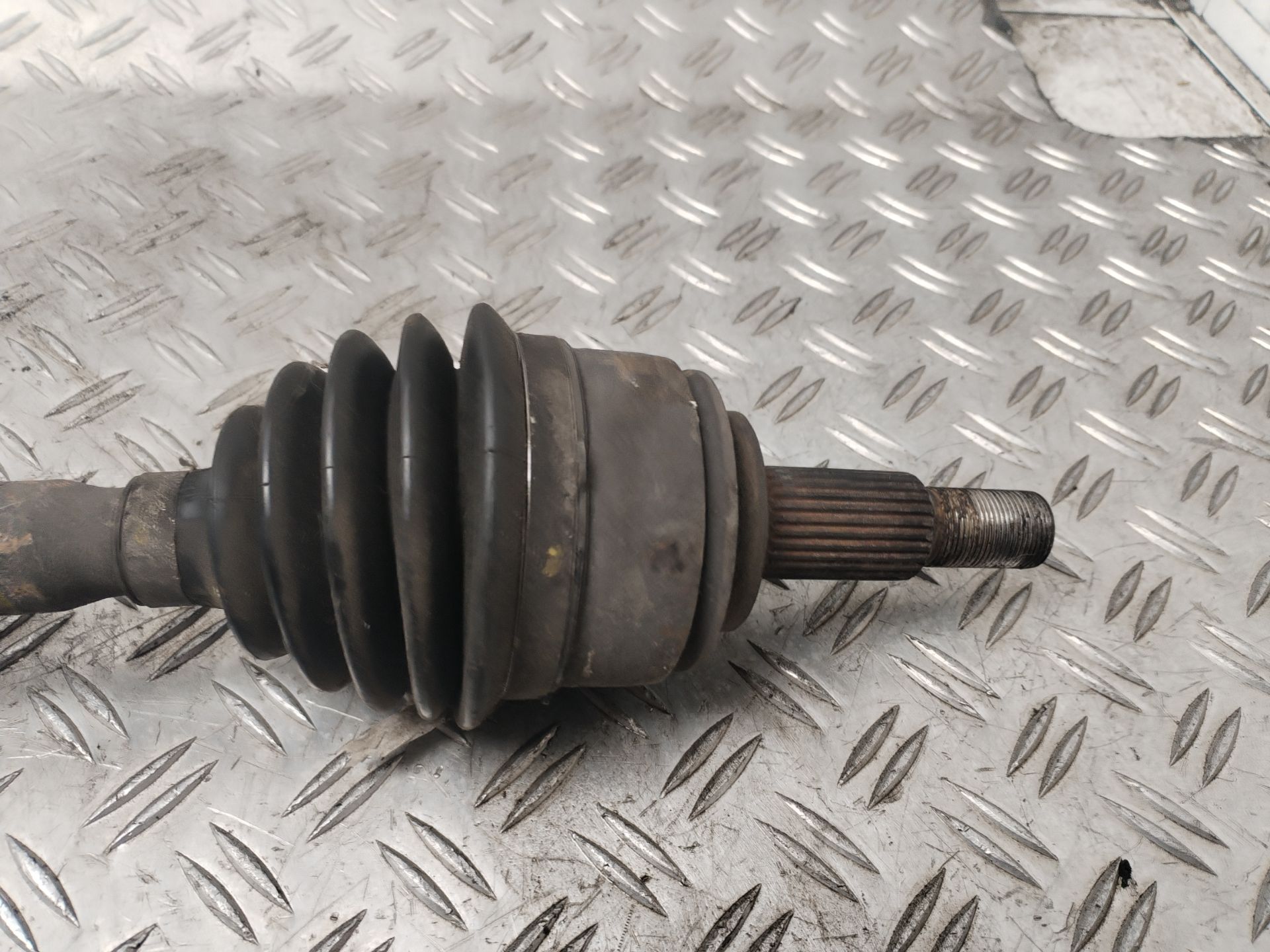 TRANSMISION DELANTERA IZQUIERDA 134170