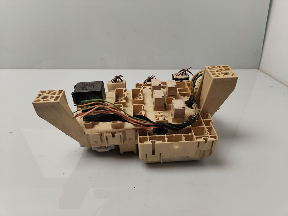 CAJA RELES / FUSIBLES 134088