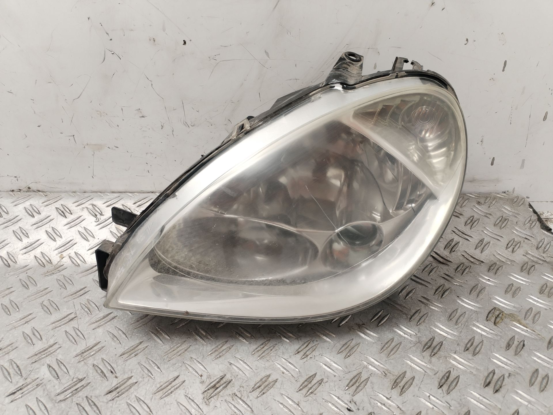 FARO IZQUIERDO 132758