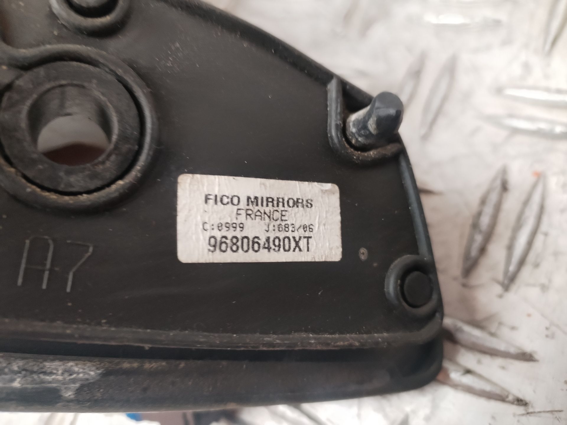 RETROVISOR IZQUIERDO 132862