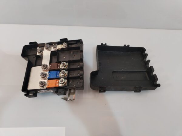 CAJA RELES / FUSIBLES 132980