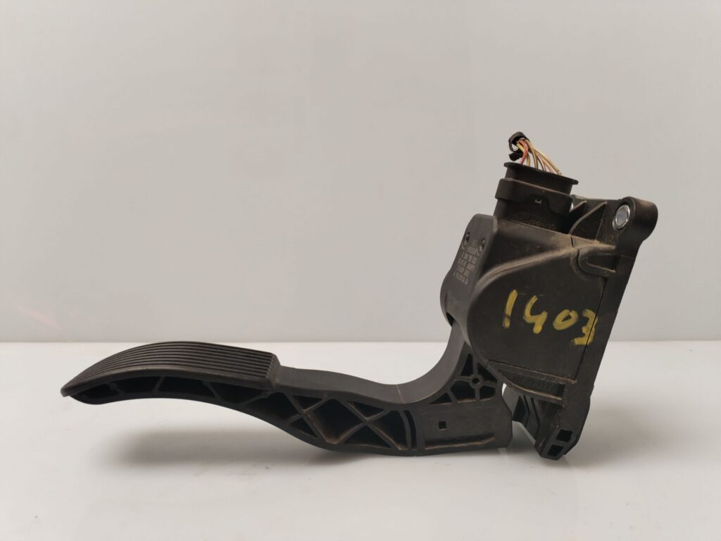 PEDAL ACELERADOR 133981