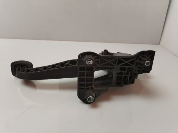 PEDAL EMBRAGUE 133950