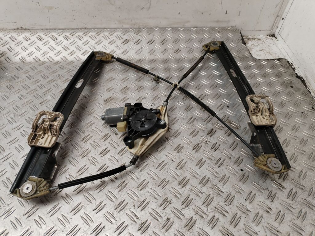 ELEVALUNAS DELANTERO IZQUIERDO 132690