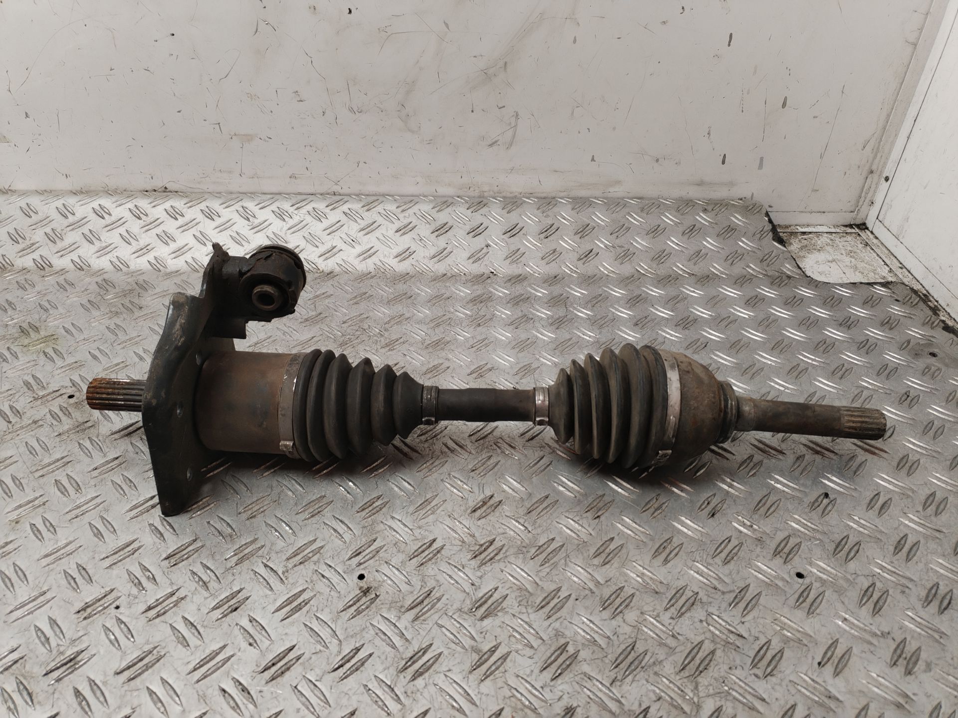 TRANSMISION TRASERA DERECHA 133927