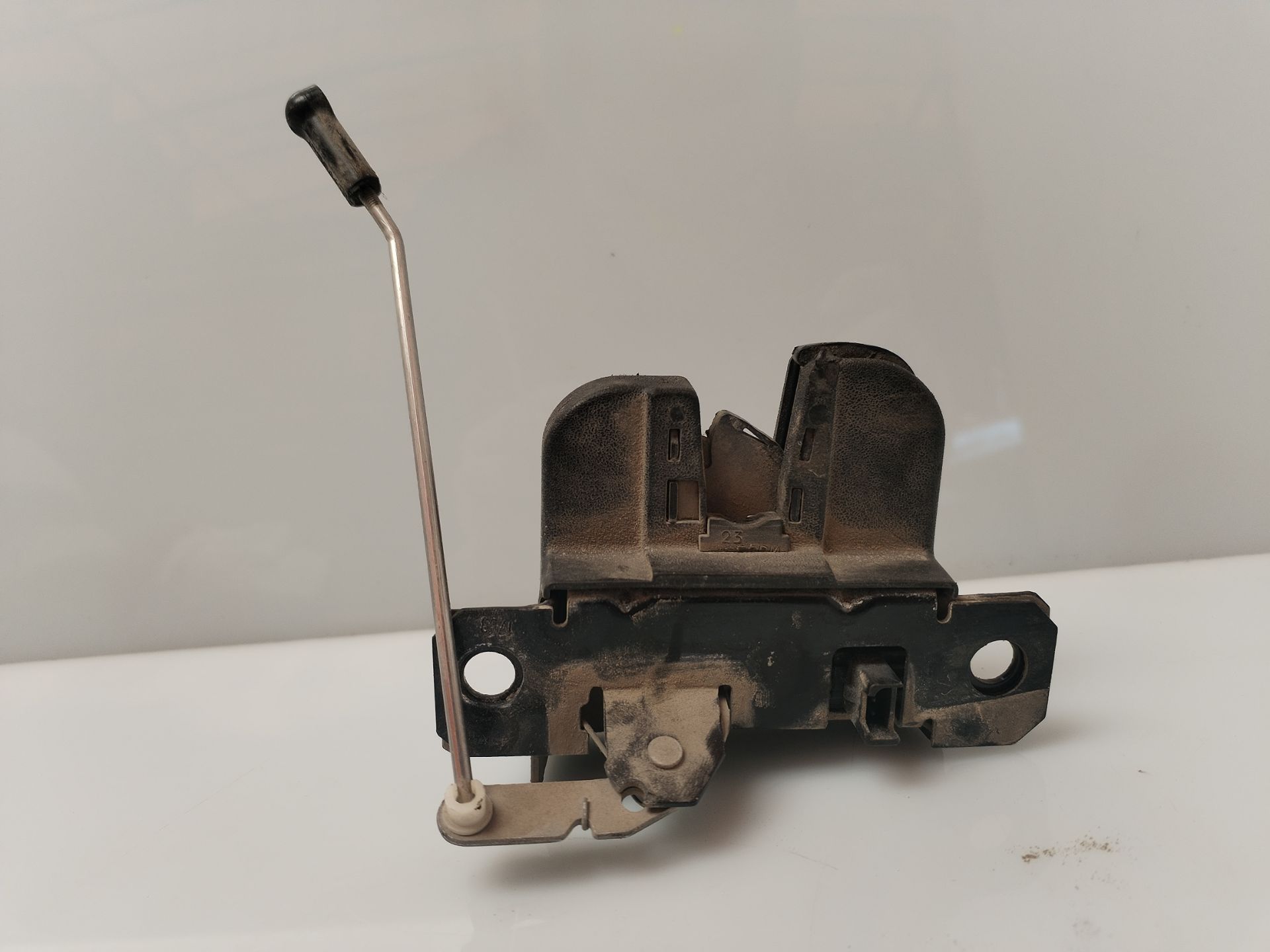 CERRADURA MALETERO / PORTON 133631