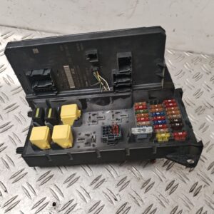 CAJA RELES / FUSIBLES 132695