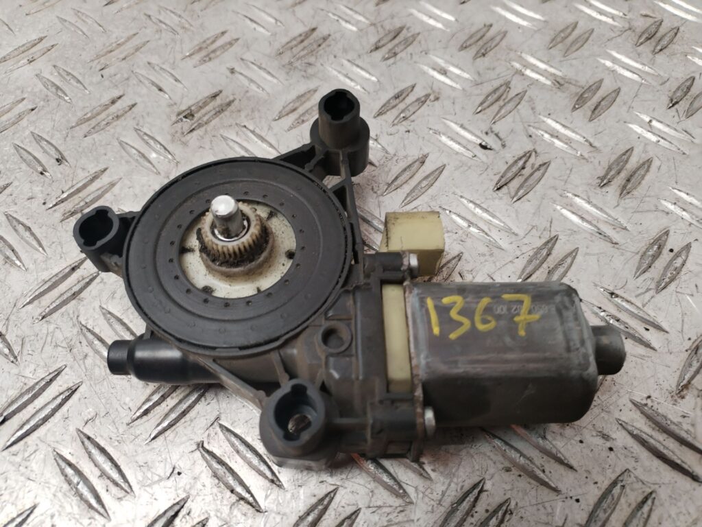 MOTOR ELEVALUNAS DELANTERO DERECHO 132677