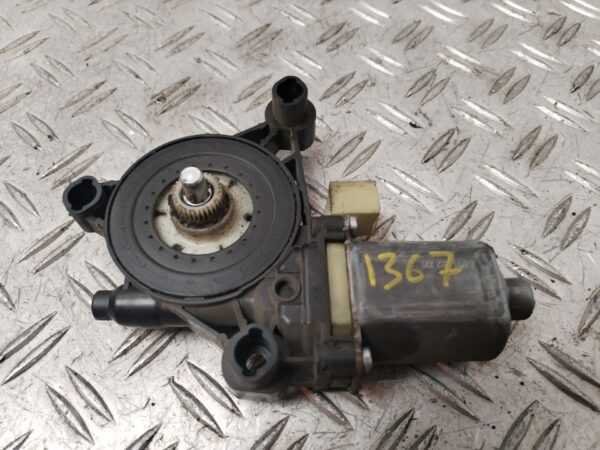 MOTOR ELEVALUNAS DELANTERO DERECHO 132677