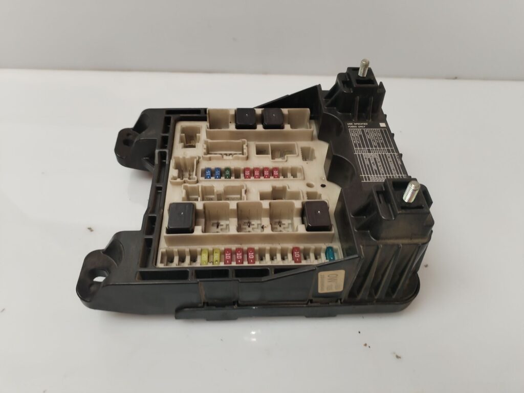 CAJA RELES / FUSIBLES 133538