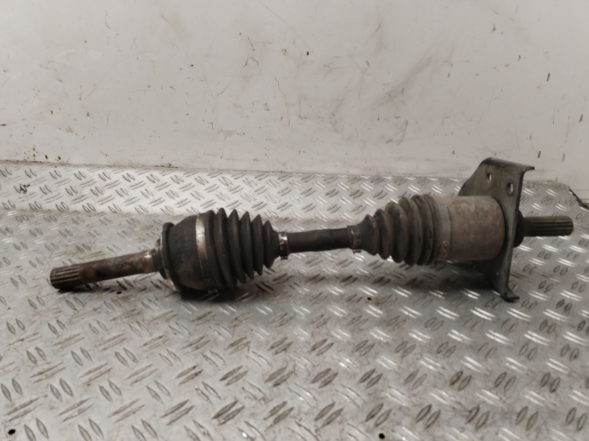 TRANSMISION TRASERA IZQUIERDA 133928