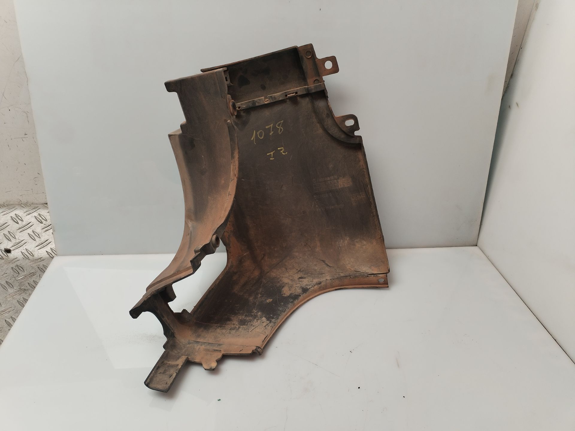 PUNTERA PARAGOLPES TRASERA IZQUIERDA 134317