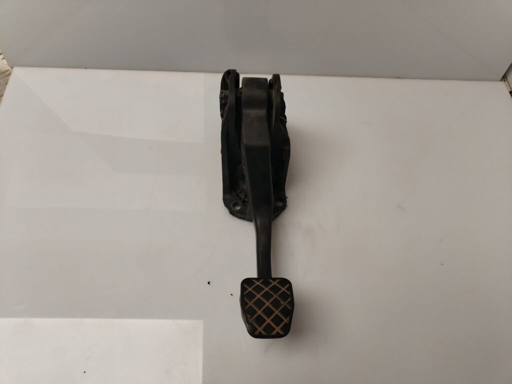 PEDAL EMBRAGUE 133594