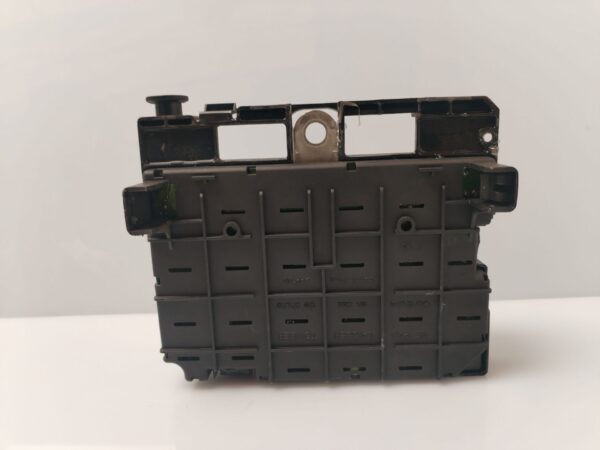 CAJA RELES / FUSIBLES 133004
