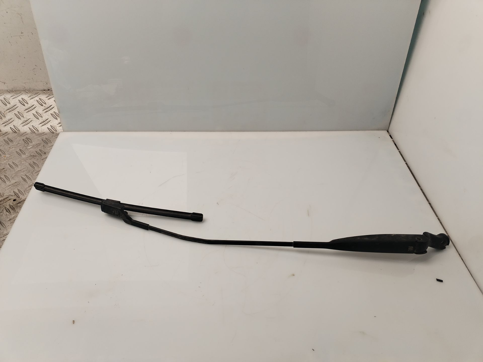 BRAZO LIMPIA DELANTERO DERECHO 134369