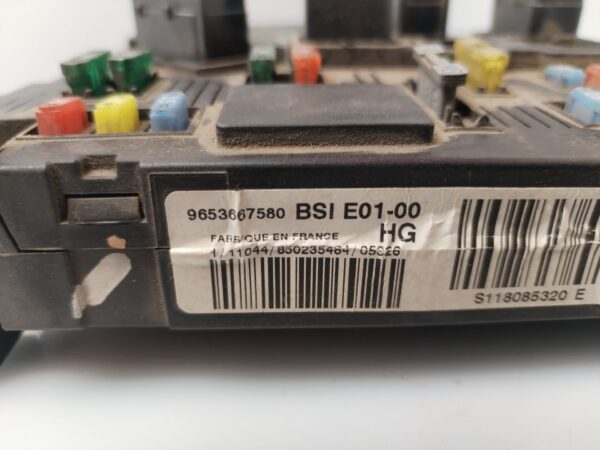 CAJA RELES / FUSIBLES 133892