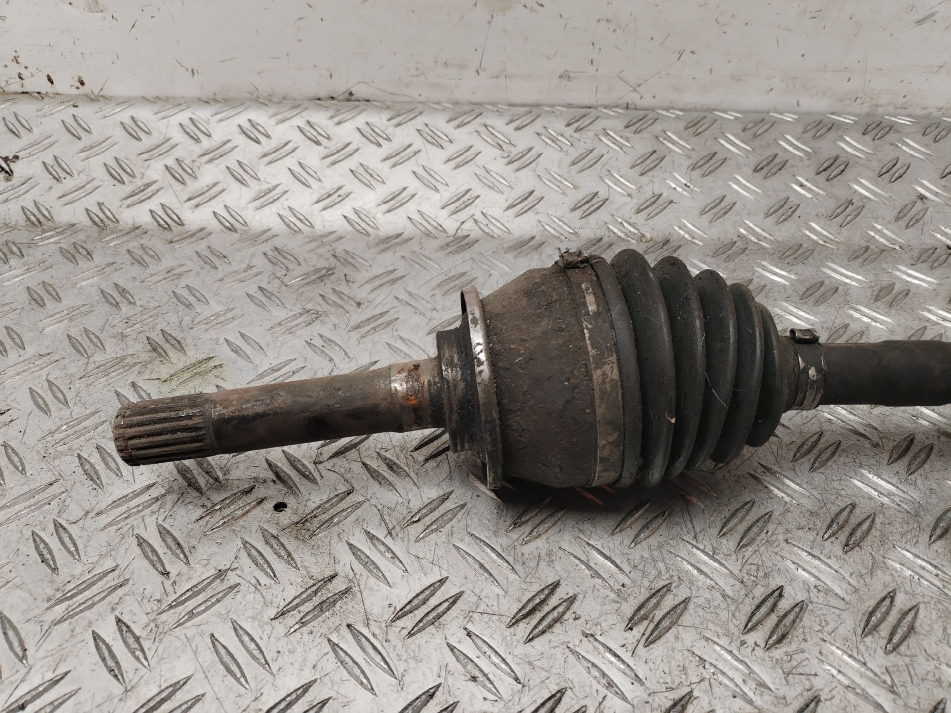 TRANSMISION TRASERA IZQUIERDA 133928