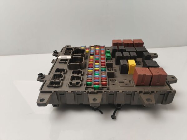 CAJA RELES / FUSIBLES 133821