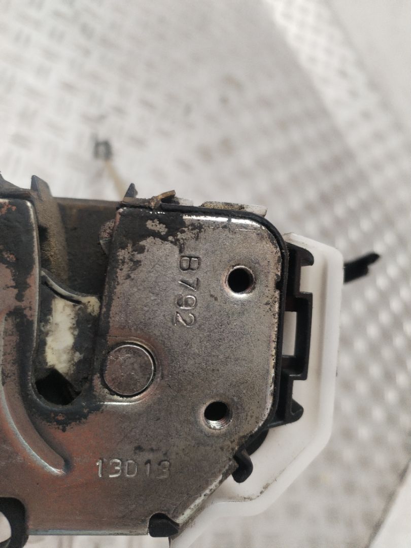 CERRADURA PUERTA DELANTERA DERECHA 132621