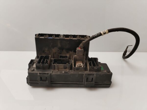 CAJA RELES / FUSIBLES 133120