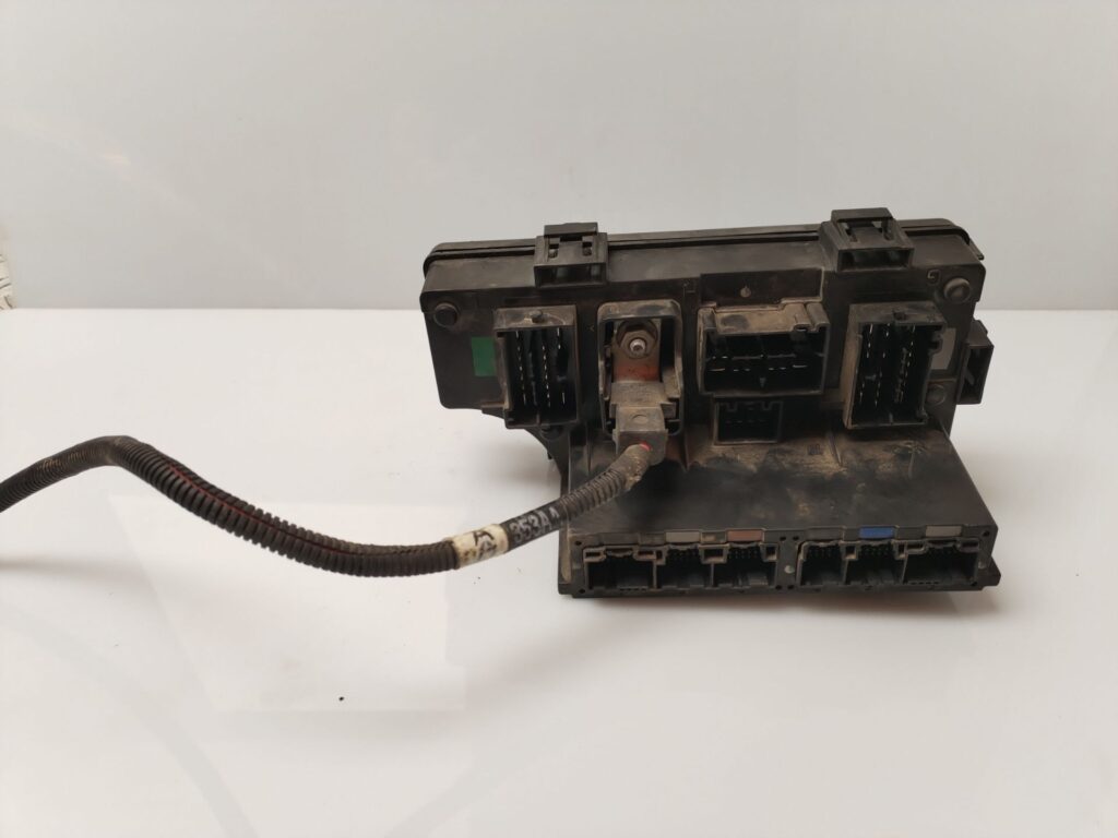 CAJA RELES / FUSIBLES 133120