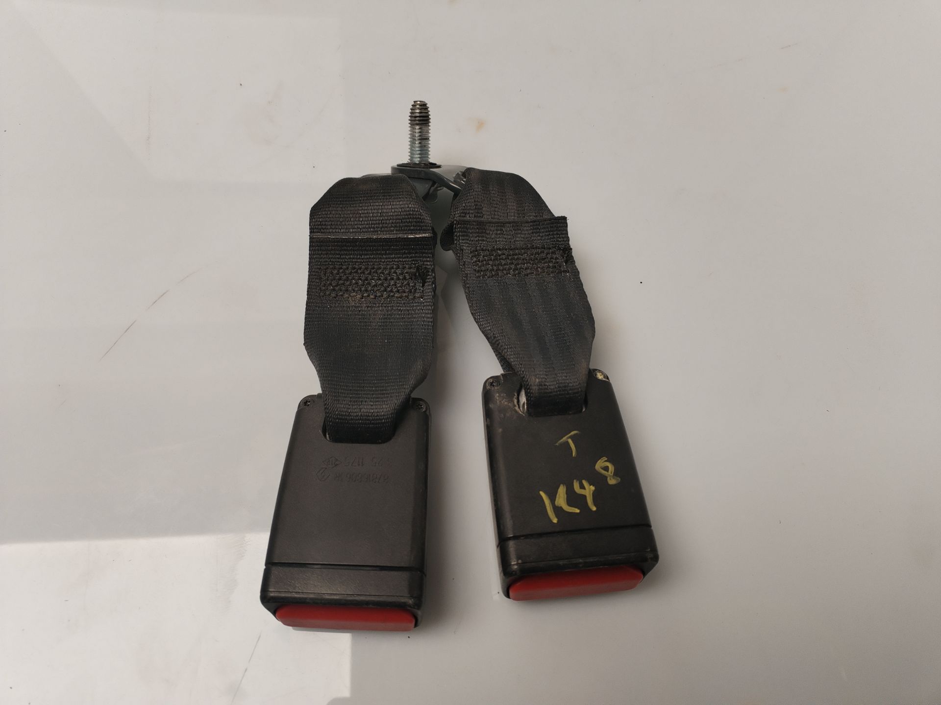 ENGANCHE CINTURON TRASERO DERECHO 133999