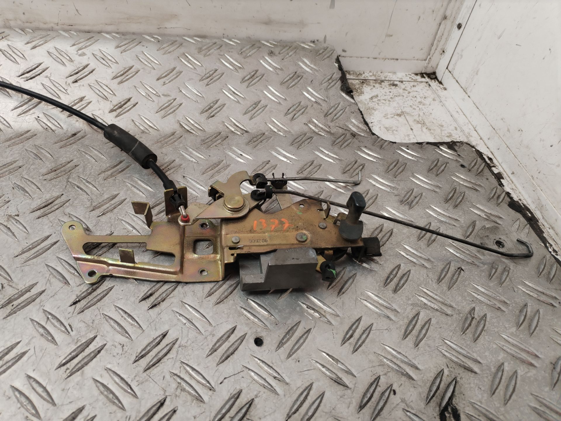 CERRADURA PUERTA TRASERA DERECHA 132764