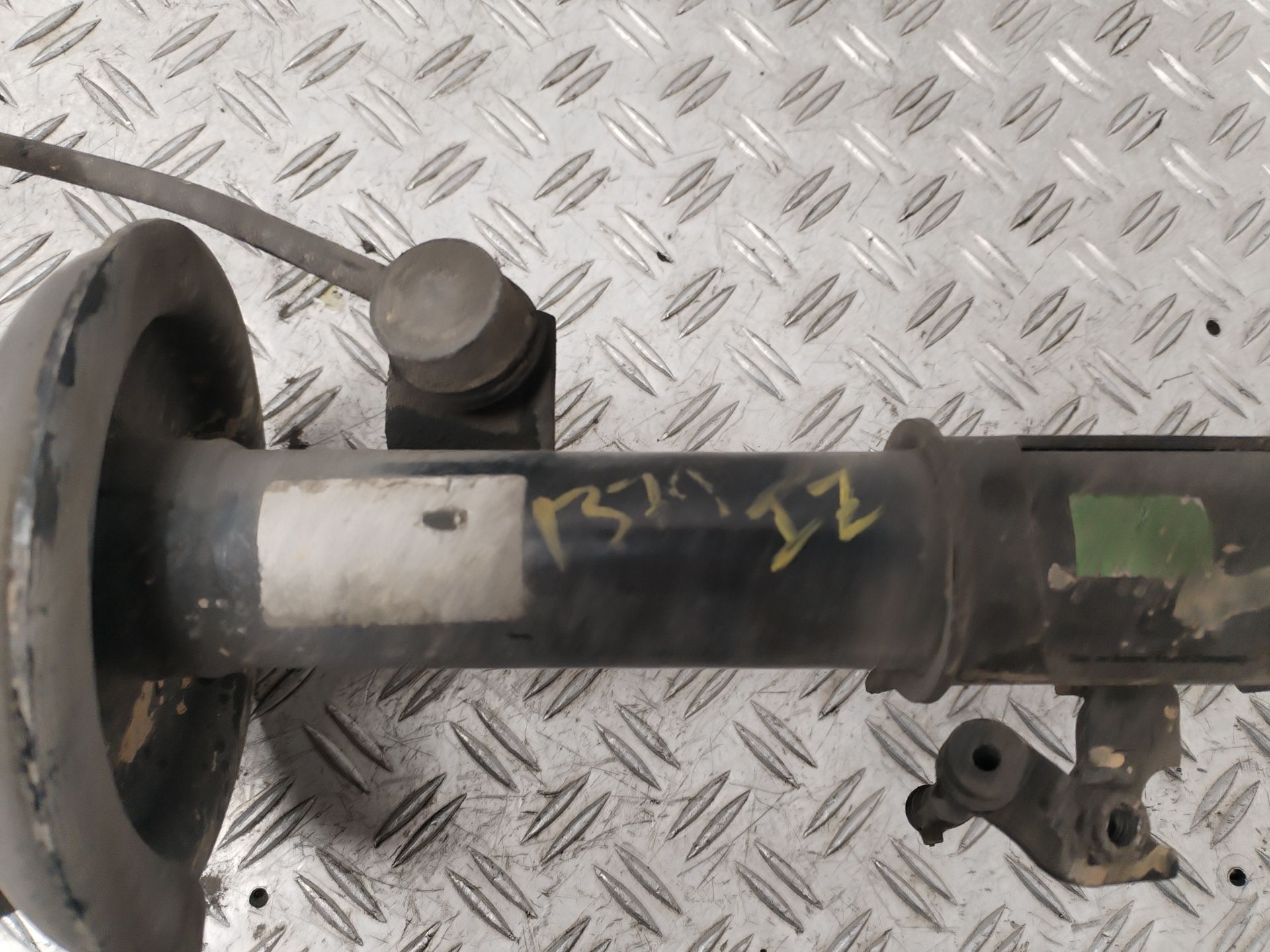 AMORTIGUADOR DELANTERO IZQUIERDO 133085