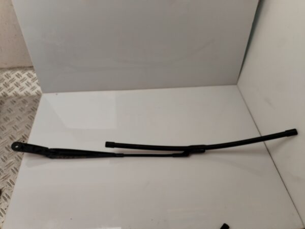 BRAZO LIMPIA DELANTERO IZQUIERDO 133653
