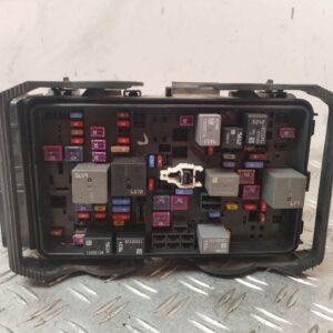 CAJA RELES / FUSIBLES 132673