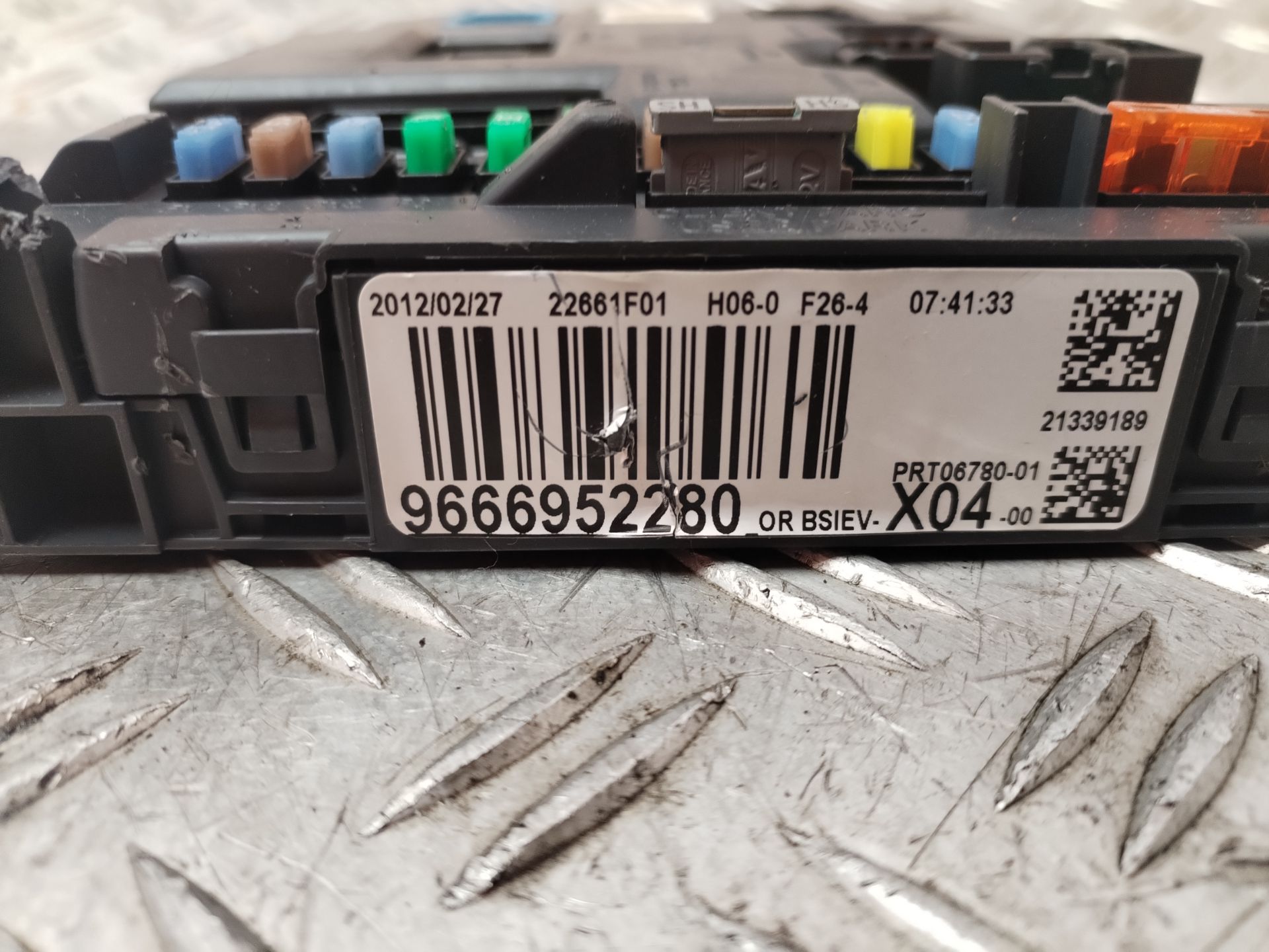 CAJA RELES / FUSIBLES 132799