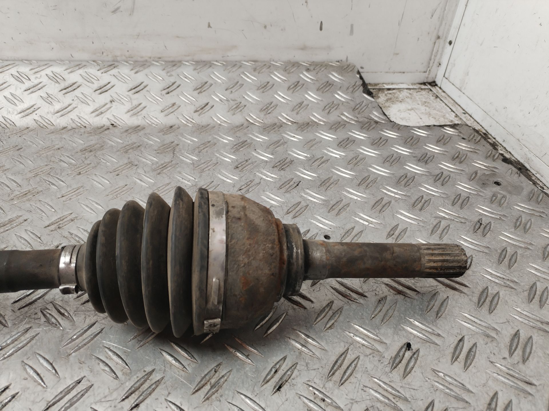 TRANSMISION TRASERA DERECHA 133927