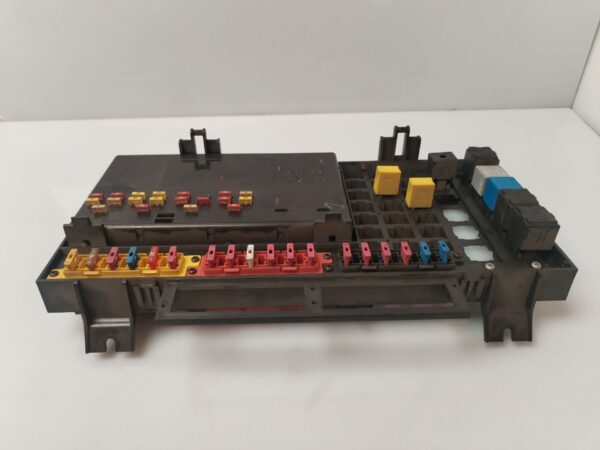 CAJA RELES / FUSIBLES 133570