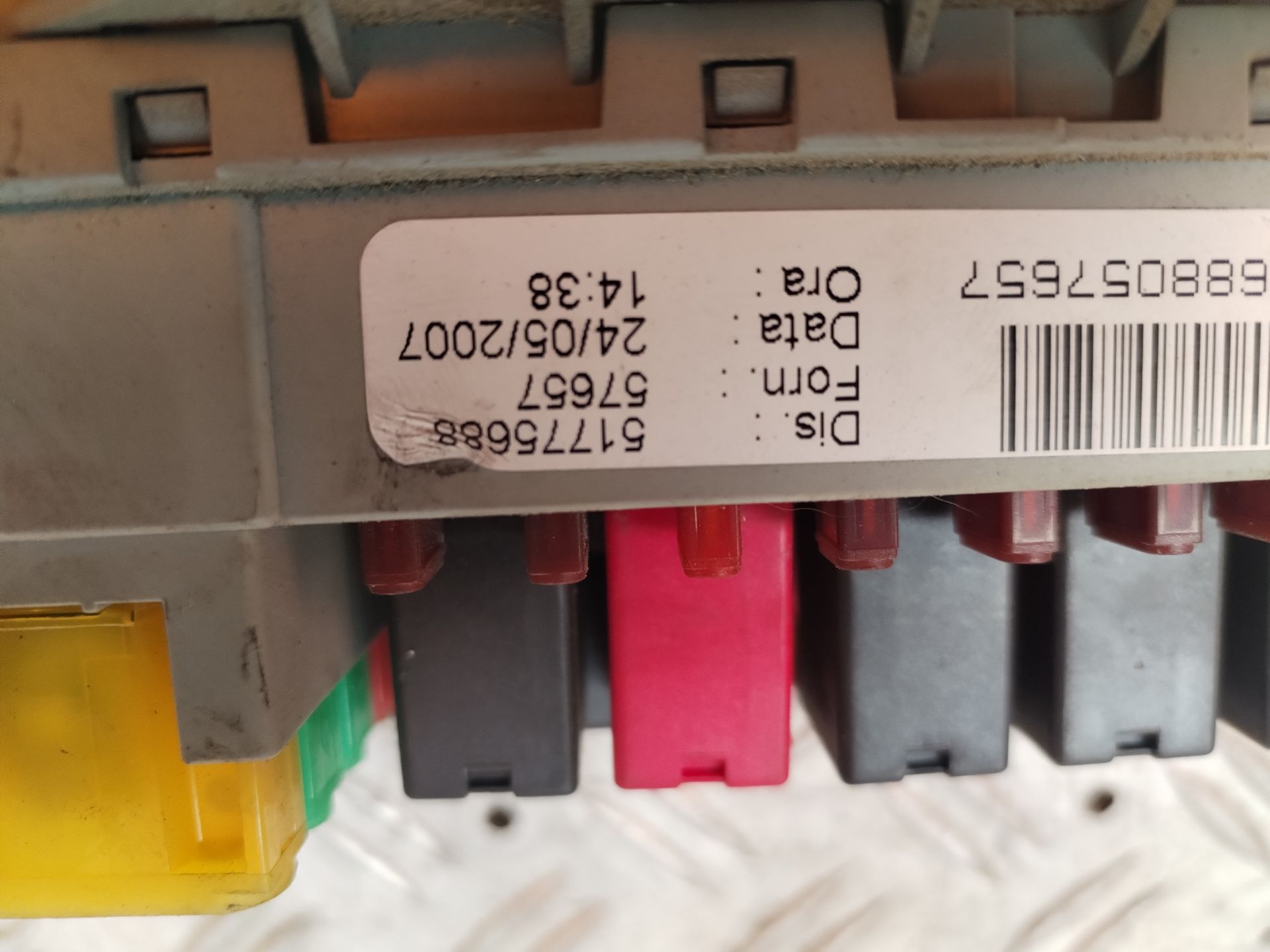 CAJA RELES / FUSIBLES 133135