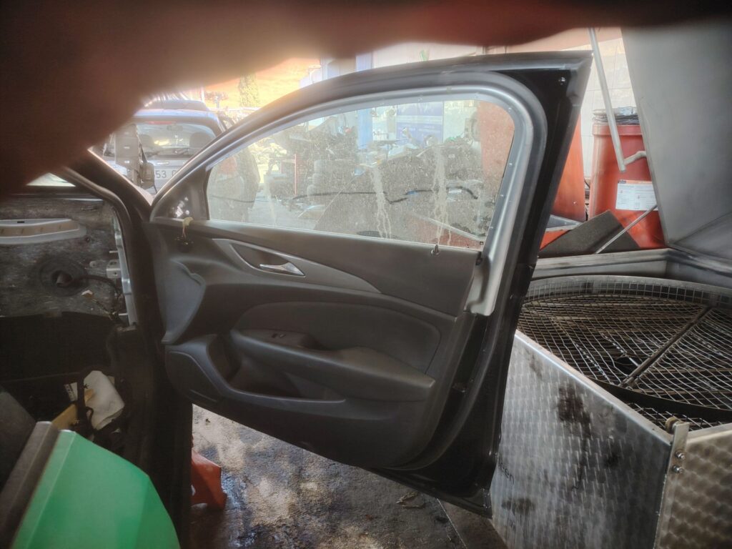 PUERTA DELANTERA DERECHA 132825