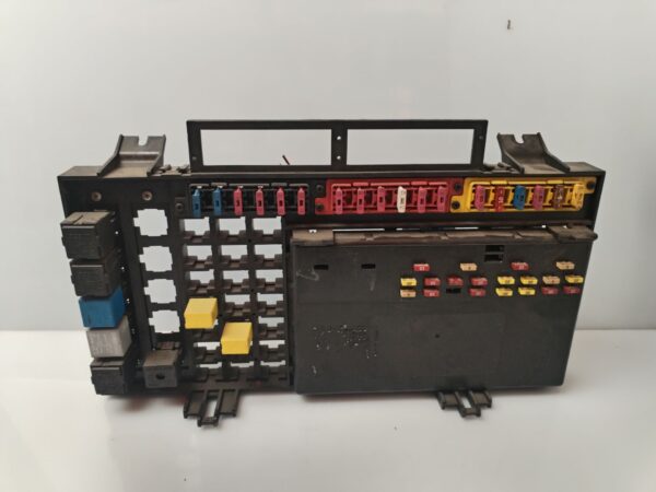 CAJA RELES / FUSIBLES 133570
