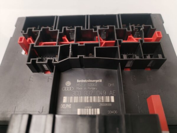 CAJA RELES / FUSIBLES 134077