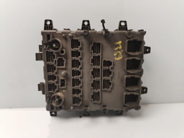 CAJA RELES / FUSIBLES 133821