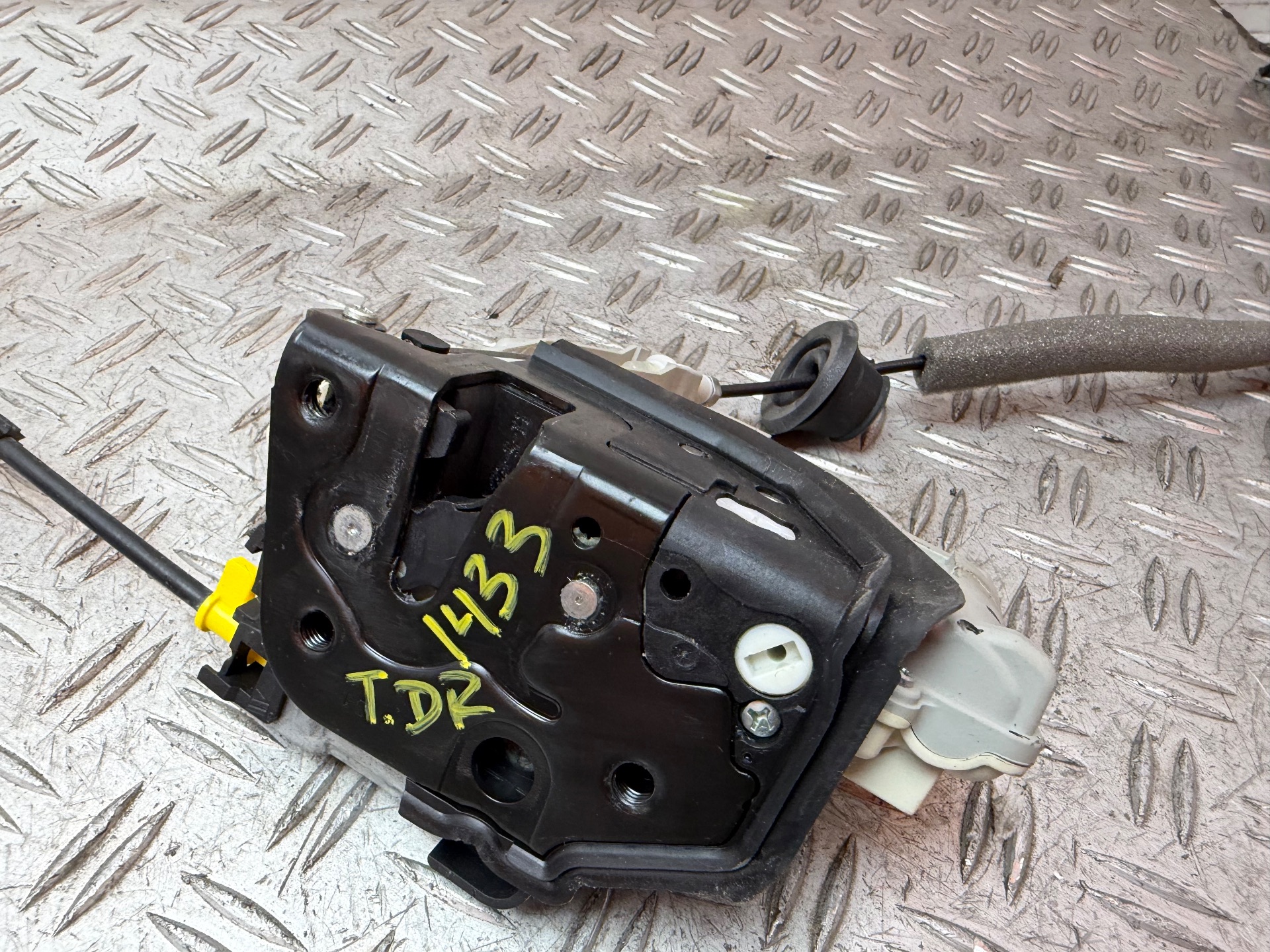 CERRADURA PUERTA TRASERA DERECHA 134012