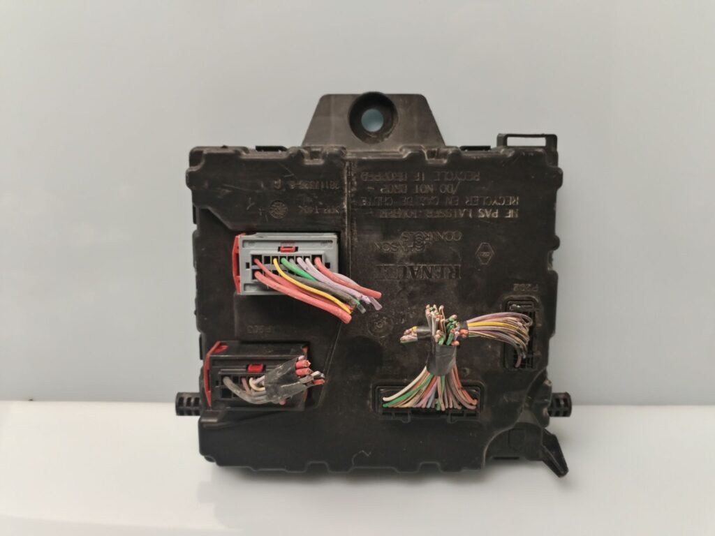 CAJA RELES / FUSIBLES 133255