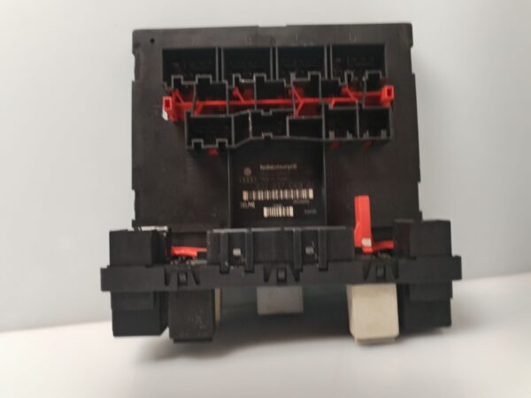 CAJA RELES / FUSIBLES 134077