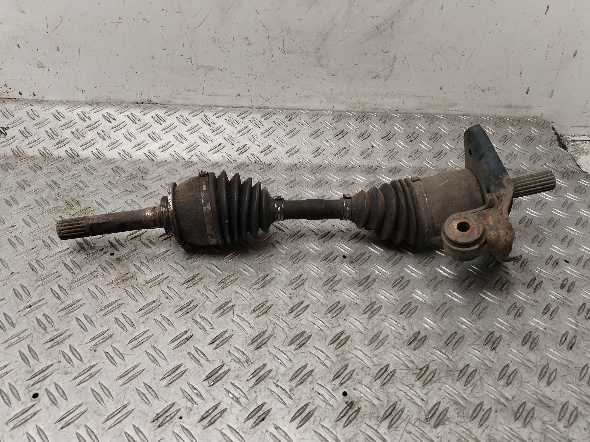 TRANSMISION TRASERA IZQUIERDA 133928