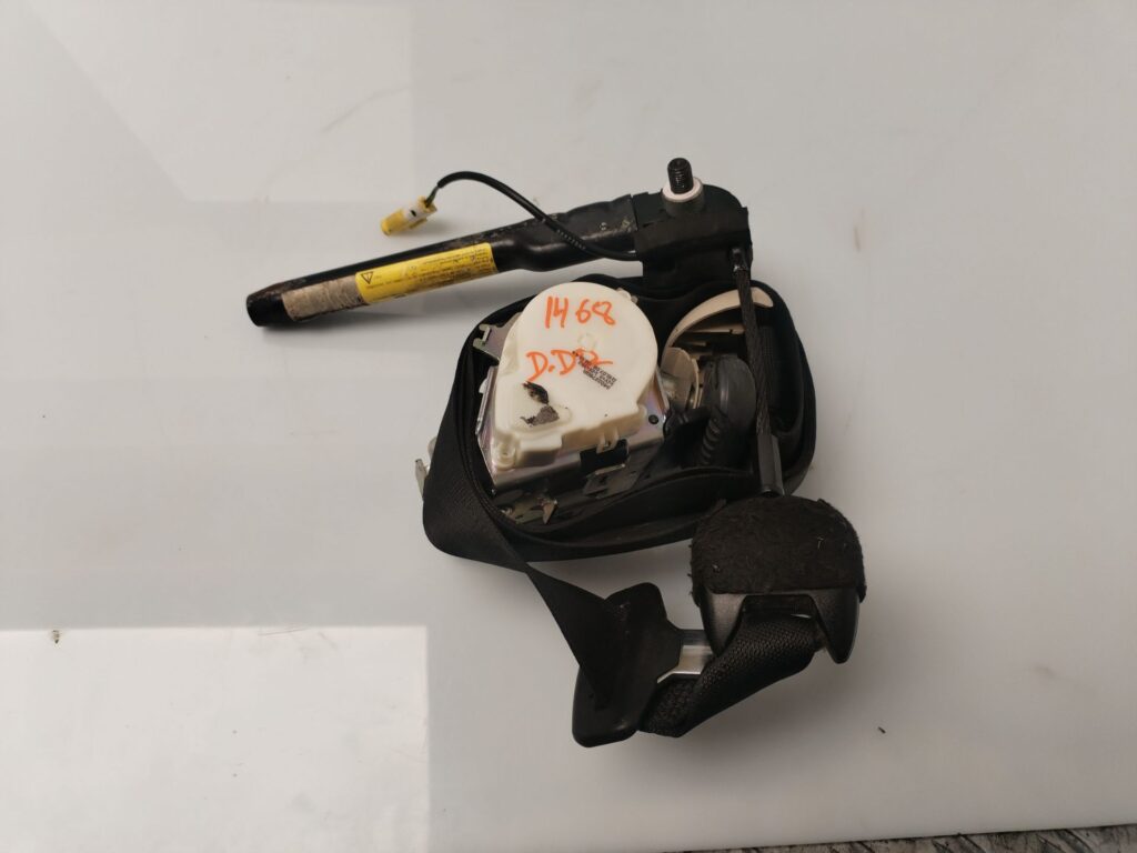 CINTURON SEGURIDAD DELANTERO DERECHO 134368