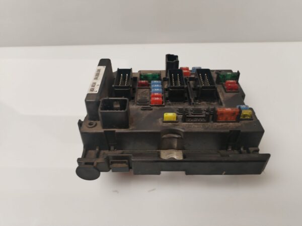 CAJA RELES / FUSIBLES 133004