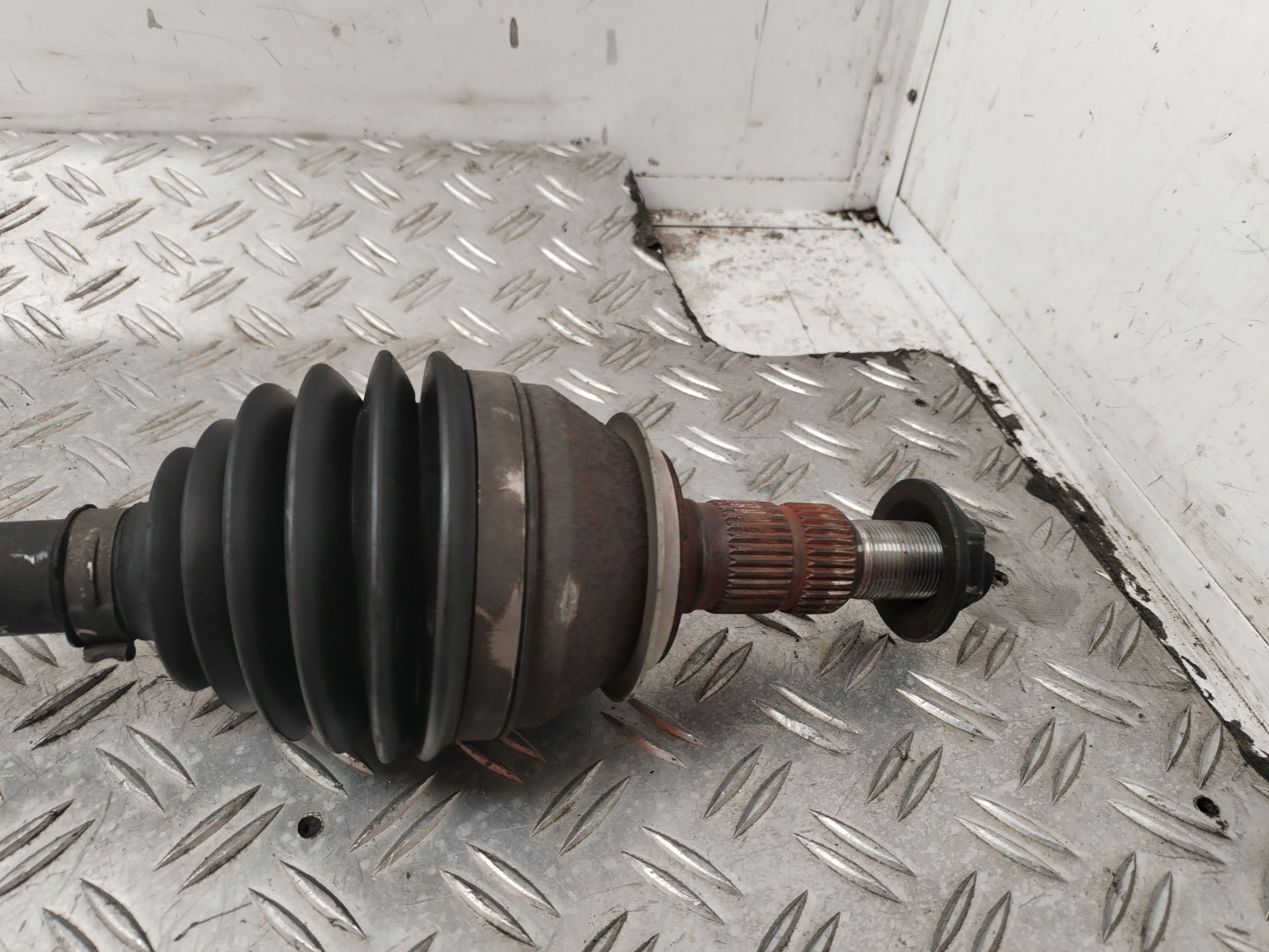 TRANSMISION DELANTERA IZQUIERDA 132749