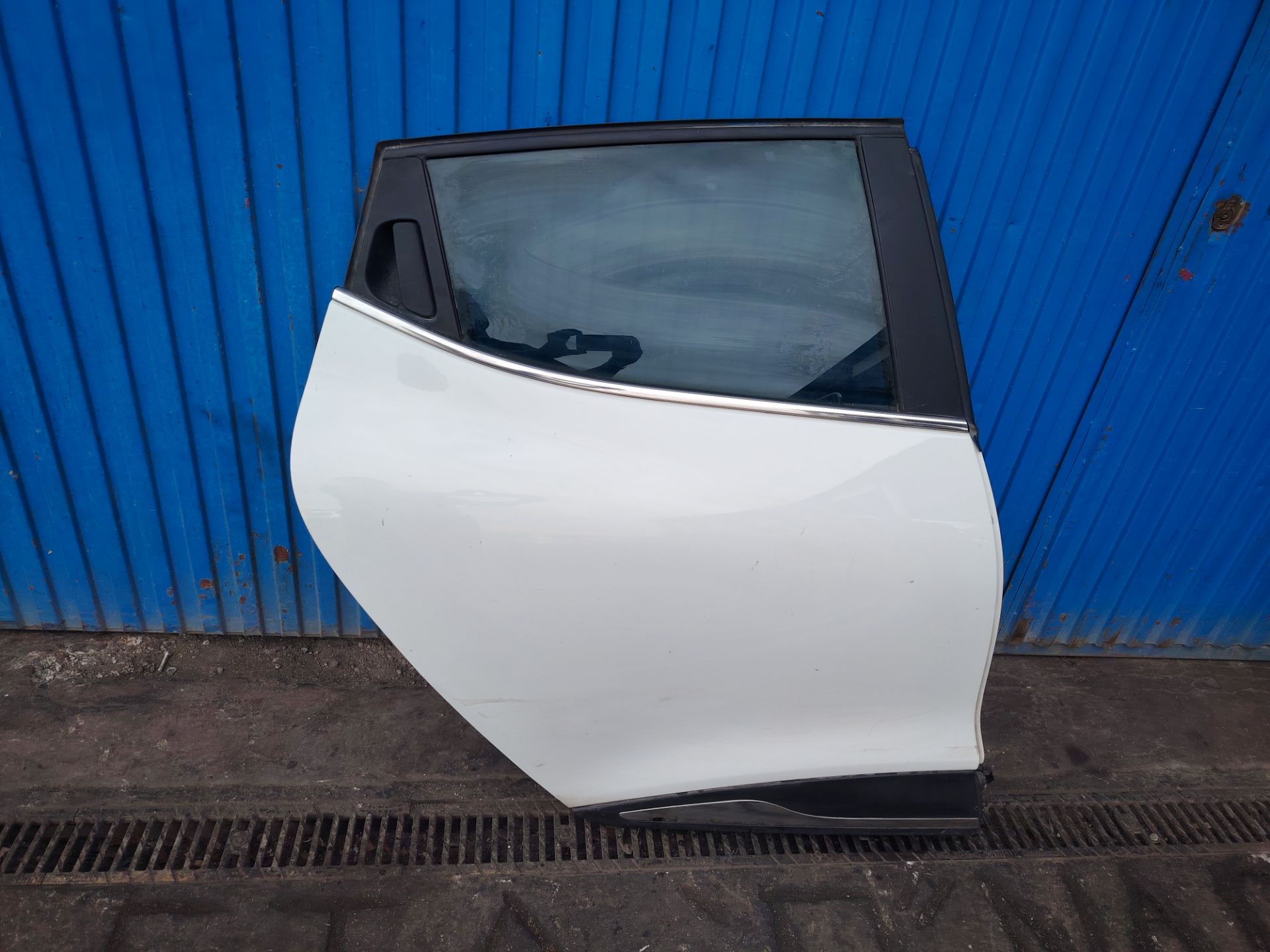 PUERTA TRASERA DERECHA 134374