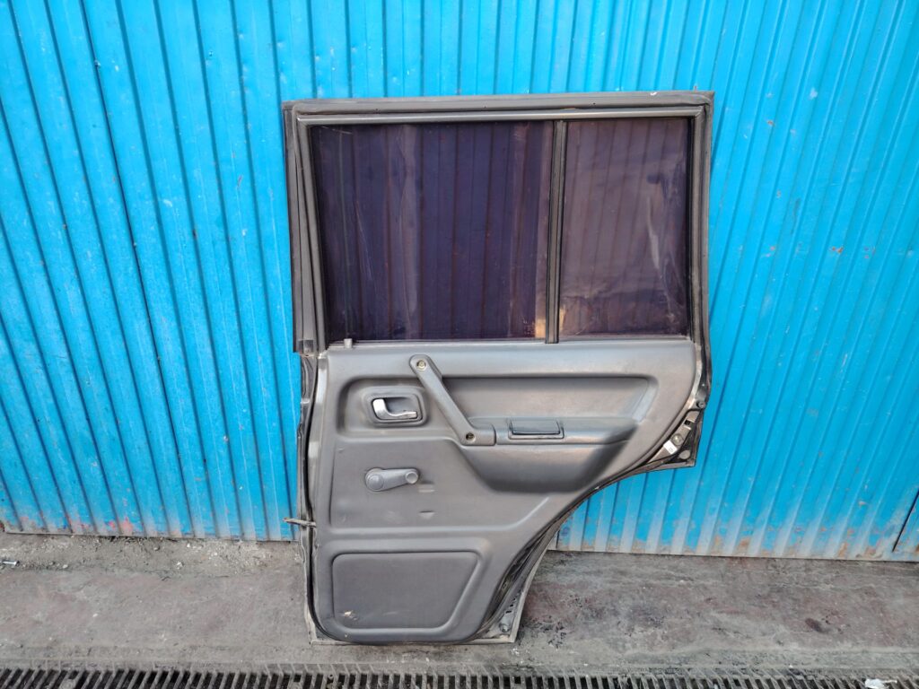 PUERTA TRASERA DERECHA 134096