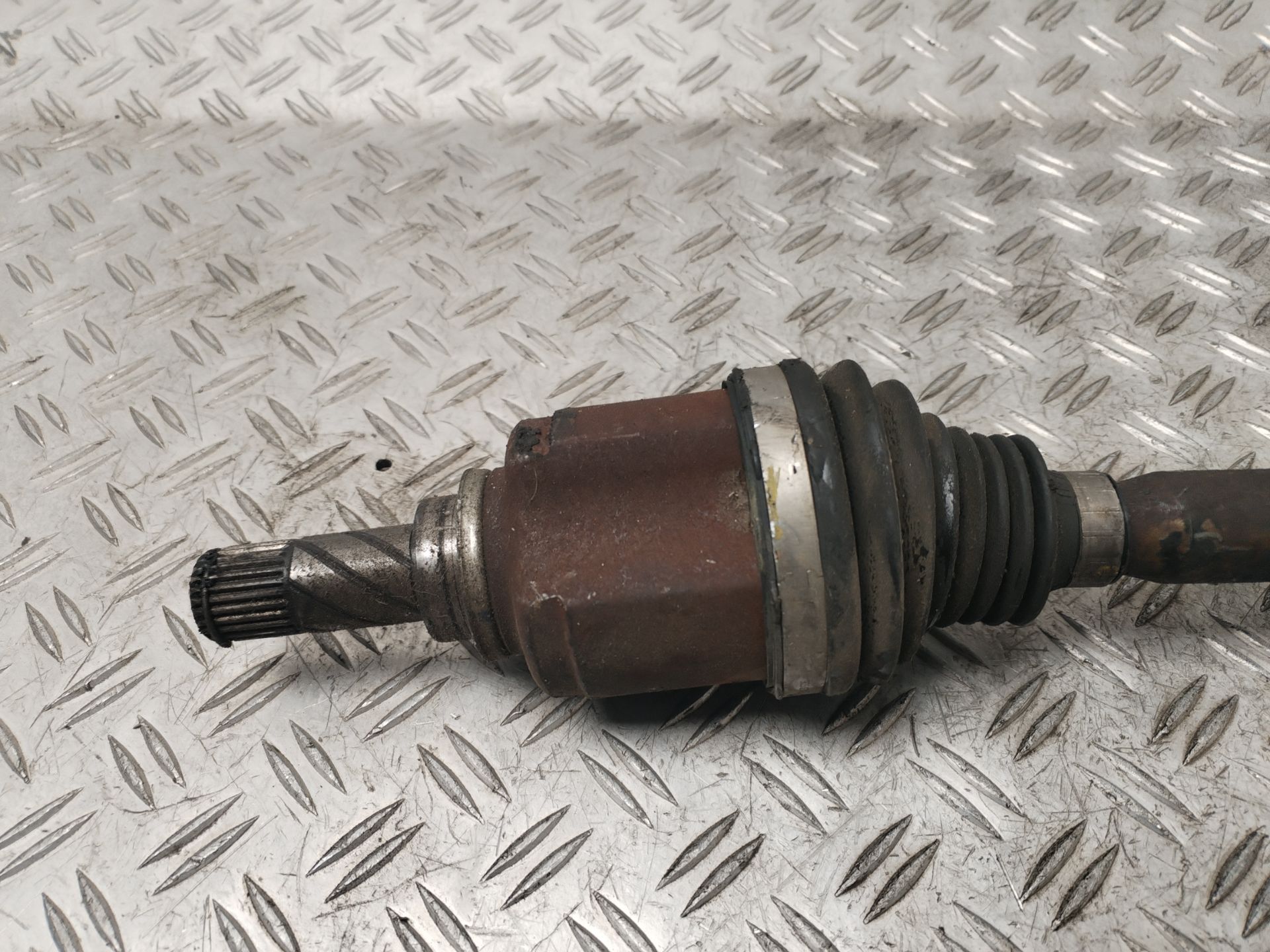 TRANSMISION DELANTERA IZQUIERDA 134170